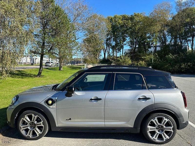 Grå Begagnad 2023 Mini Cooper Countryman Premium Plus SUV | 359 000 kr (Dyr) - Bild 1/4