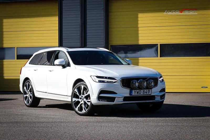 Vit Begagnad 2017 Volvo V90 CC Pro Kombi | 349 700 kr (Dyr) - Bild 1/4