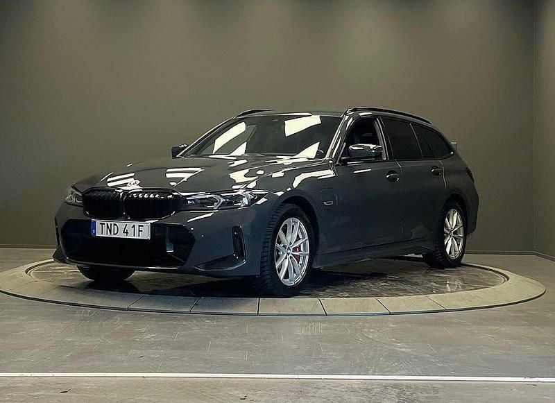 Begagnad BMW 330e M Sport 184 HK (135 kW) 2022 Grå Kombi