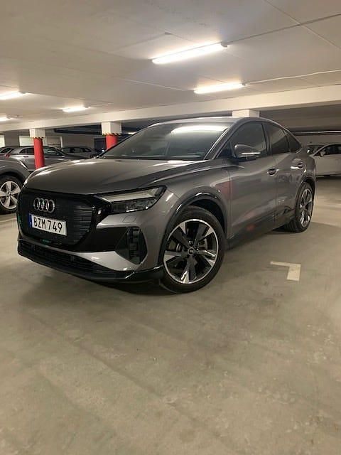 Begagnad Audi Q4 Sportback e-tron 150 kW (204 HK) 2022 Tyfongrå metallic SUV