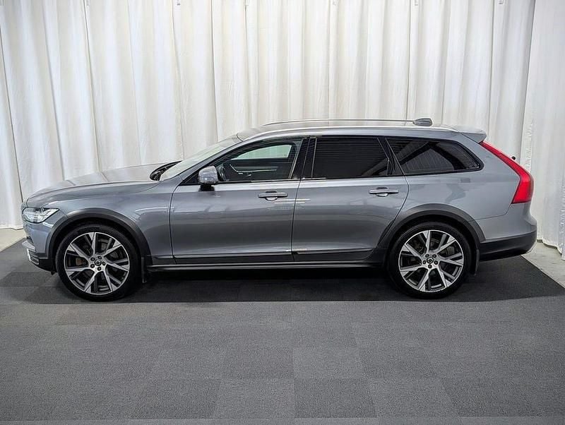 Begagnad Volvo V90 CC Momentum 235 HK (172 kW) 2017 Grå Kombi