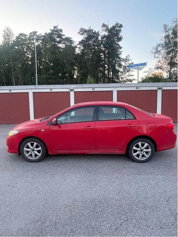 Röd Begagnad 2008 Toyota Corolla Sedan | 45 000 kr (Marknadspris) - Bild 1/4