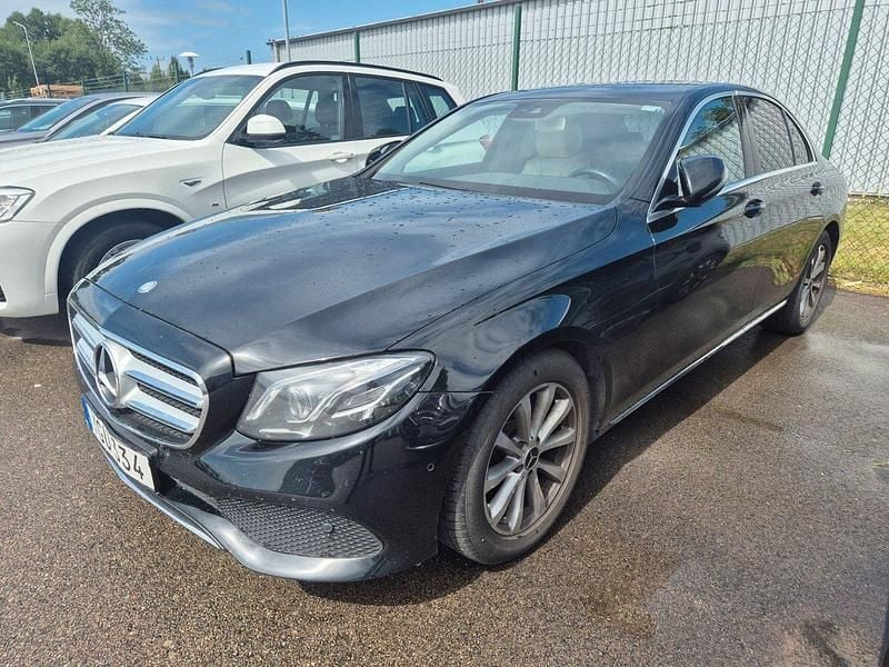 Svart Begagnad 2017 Mercedes E220 Avantgarde Sedan | 209 000 kr (Superpris) - Bild 1/4