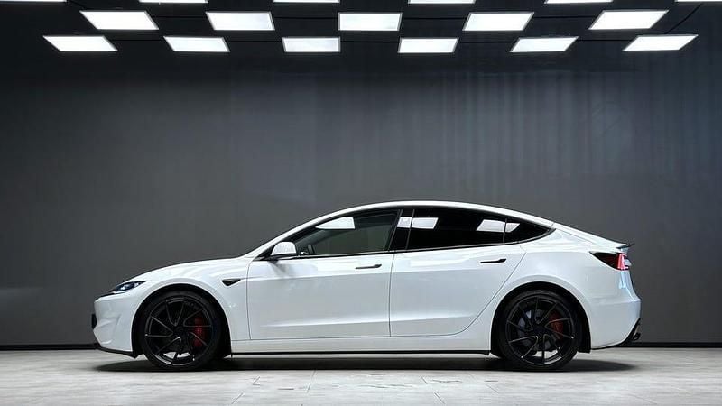 Begagnad Tesla Model 3 Performance 461 kW (627 HK) 2024 Vit Sedan