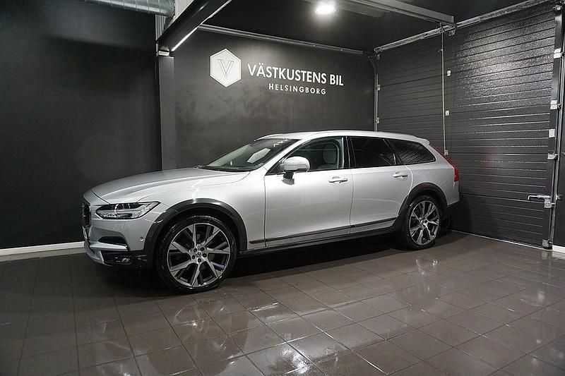 Begagnad Volvo V90 CC 235 HK (172 kW) 2019 Silver metallic Kombi