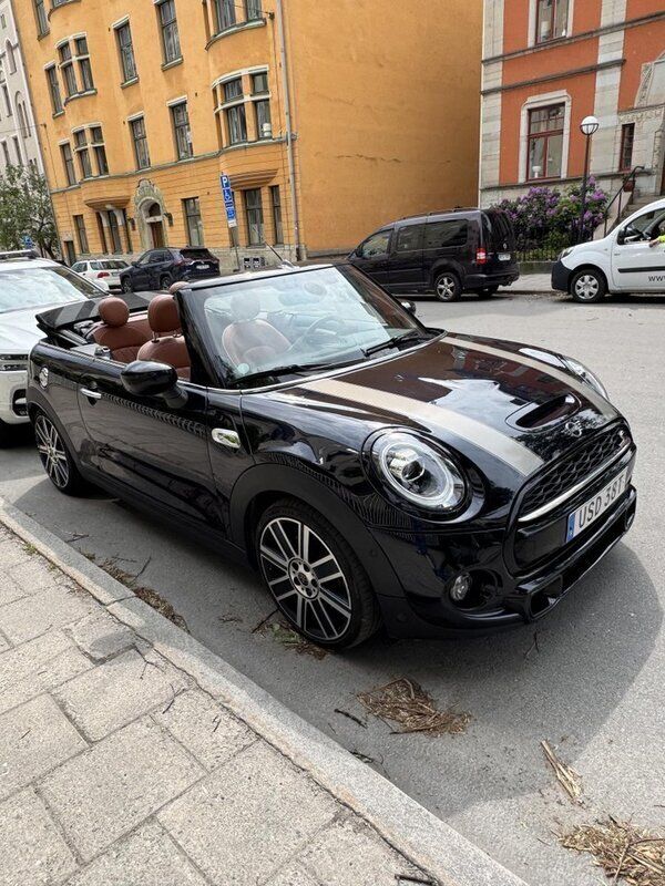 Svart Begagnad 2021 Mini Cooper S Cabriolet Cab | 305 000 kr (Lite dyr) - Bild 1/4