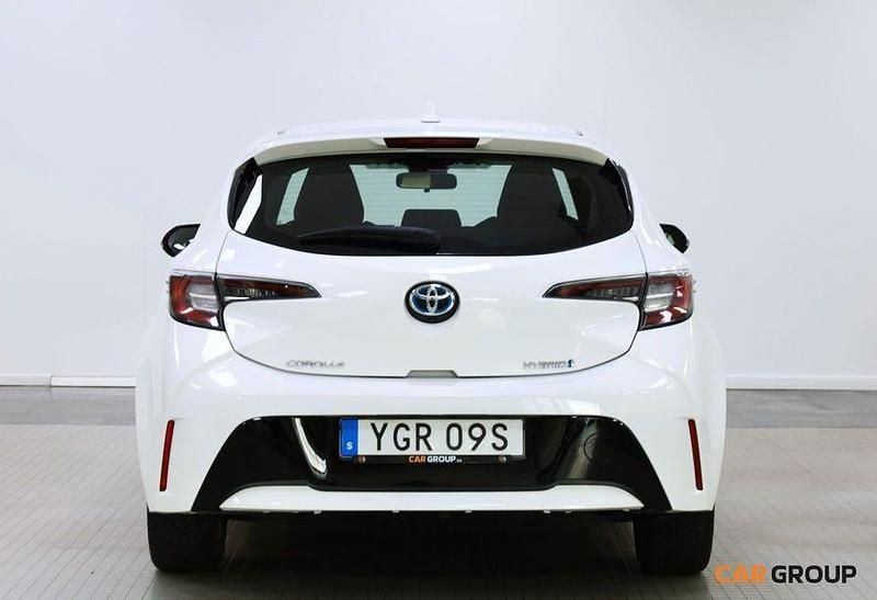 Begagnad Toyota Corolla Hybrid Active 122 HK (89 kW) 2019 Vit Halvkombi