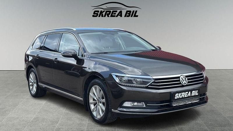 Mörkbrun (brun) Begagnad 2016 VW Passat GT Kombi | 109 900 kr (Marknadspris) - Bild 1/4