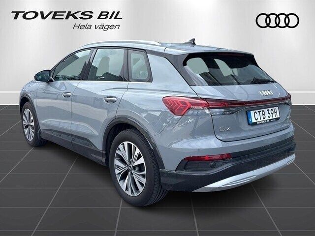 Kiselgrå Begagnad 2022 Audi Q4 e-tron Proline SUV | 399 000 kr (Marknadspris) - Bild 1/4