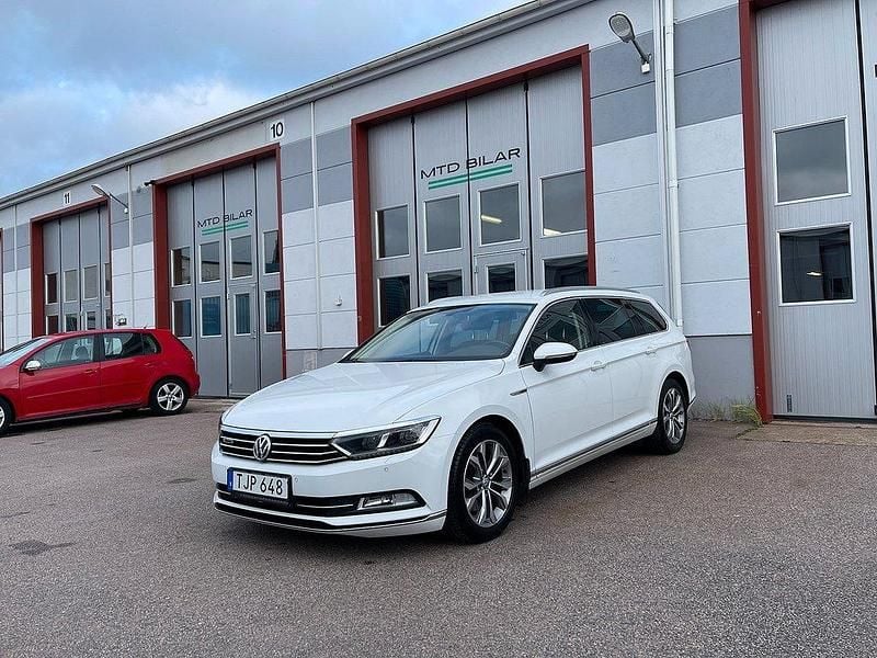 Vit Begagnad 2015 VW Passat GT Kombi | 139 900 kr (Marknadspris) - Bild 1/4