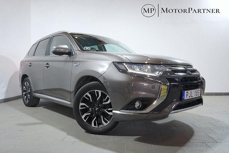 Brun Begagnad 2017 Mitsubishi Outlander P-HEV SUV | 149 900 kr (Bra pris) - Bild 1/4
