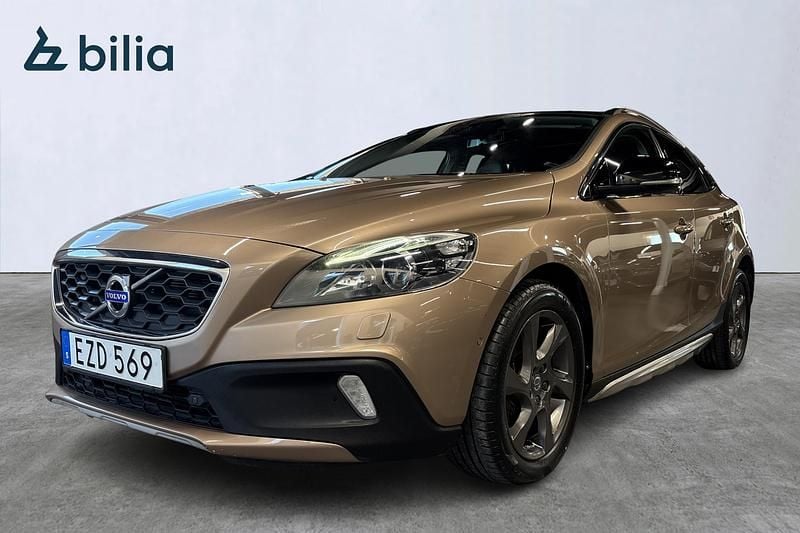 Begagnad Volvo V40 CC Momentum 182 HK (133 kW) 2015 Brun Kombi
