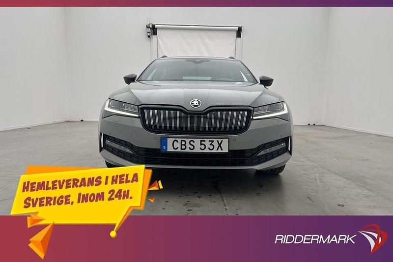 Grå Begagnad 2022 Skoda Superb SportLine Kombi | 299 800 kr (Marknadspris) - Bild 1/3