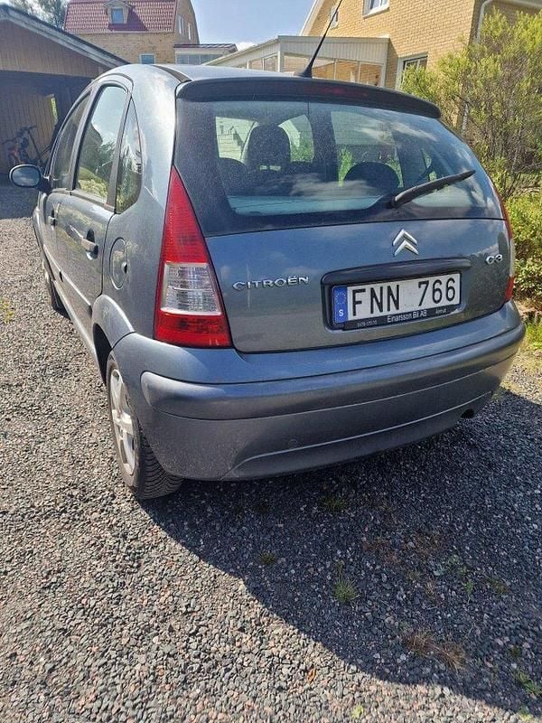 Grå Begagnad 2007 Citroën C3 Halvkombi | 7 000 kr (Bra pris) - Bild 1/4