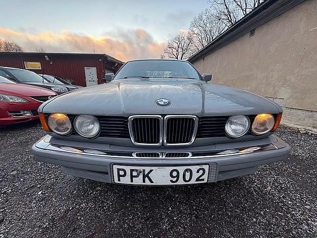 Begagnad BMW 735 211 HK (155 kW) 1992 Ljusgrå Sedan