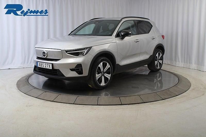 Silver Begagnad 2023 Volvo XC40 Plus SUV | 308 900 kr (Bra pris) - Bild 1/4