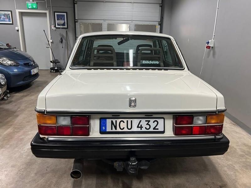 Begagnad Volvo 240 116 HK (85 kW) 1988 Vit Sedan