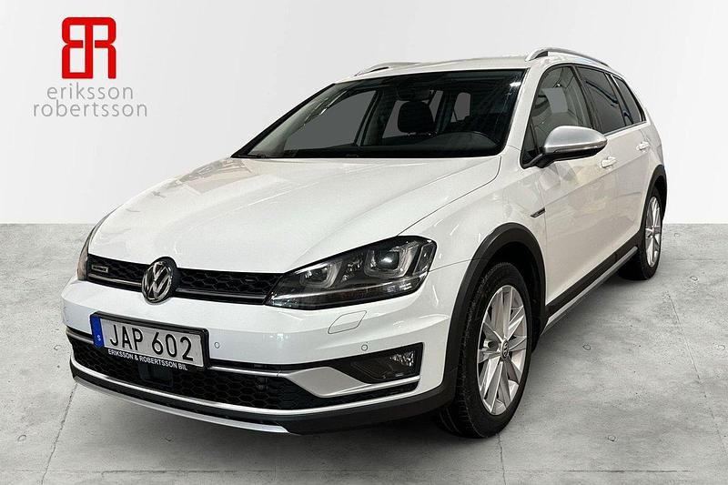 Vit Begagnad 2017 VW Golf Alltrack Kombi | 199 900 kr (Marknadspris) - Bild 1/4