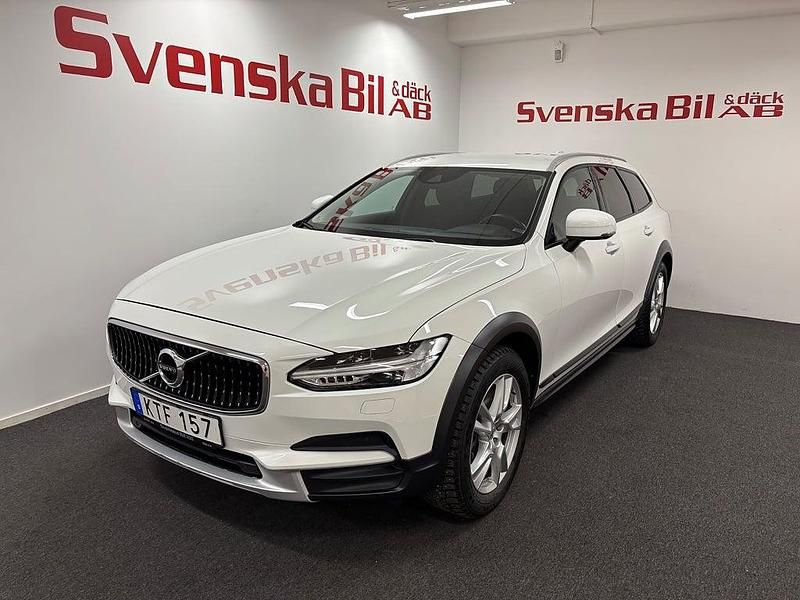 Begagnad Volvo V90 CC Momentum 190 HK (139 kW) 2018 Vit Kombi