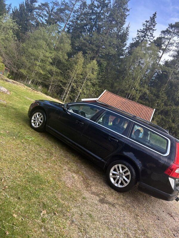 Svart Begagnad 2012 Volvo V70 Momentum Kombi | 74 000 kr (Superpris) - Bild 1/4