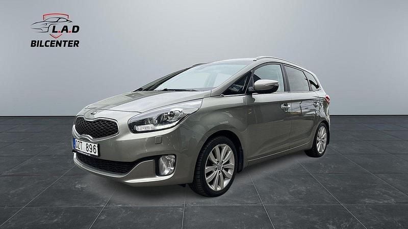 Grå Begagnad 2013 Kia Carens Minibuss | 87 900 kr (Marknadspris) - Bild 1/4