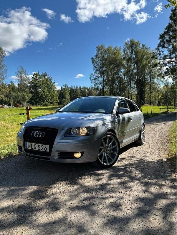 Silver Begagnad 2007 Audi A3 Sportback Comfort Halvkombi | 52 000 kr (Marknadspris) - Bild 1/4