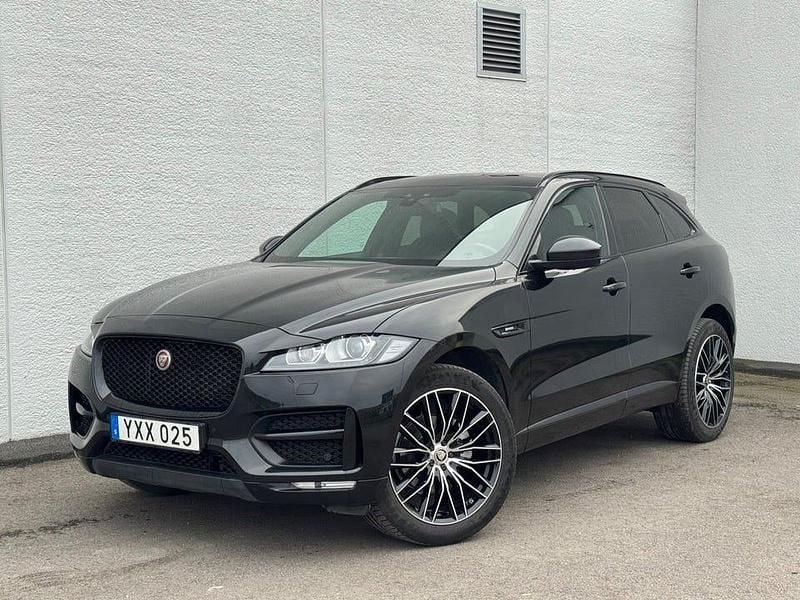 Svart Begagnad 2017 Jaguar F-Pace R-Sport SUV | 199 000 kr (Marknadspris) - Bild 1/4