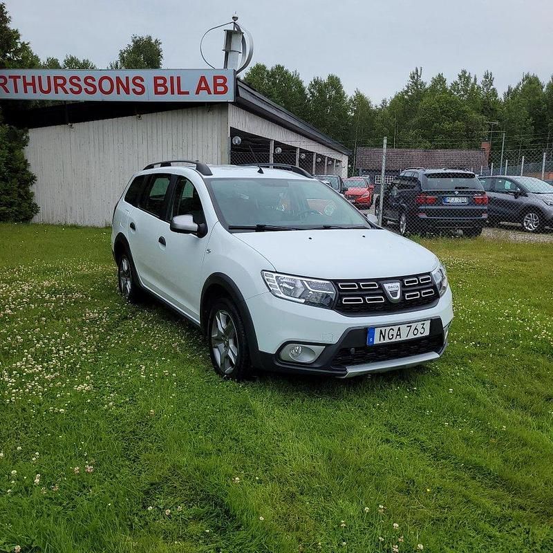 Vit Begagnad 2017 Dacia Logan MCV Stepway Kombi | 79 000 kr (Marknadspris) - Bild 1/4