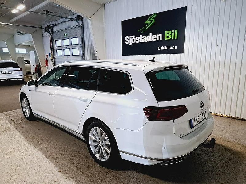 Begagnad VW Passat GTE 218 HK (160 kW) 2019 Vit Kombi
