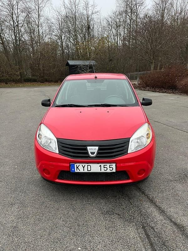 Begagnad 2010 Dacia Sandero Halvkombi | 22 000 kr (Marknadspris) - Bild 1/3