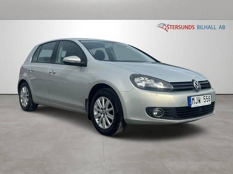 Brun Begagnad 2011 VW Golf VI Halvkombi | 89 900 kr (Lite dyr) - Bild 1/4