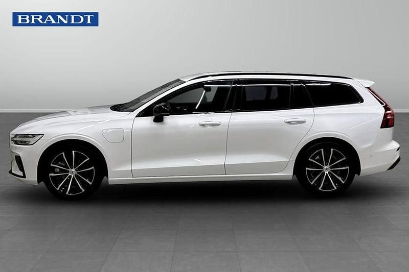 Begagnad Volvo V60 Plus 355 HK (261 kW) 2025 Vit Kombi