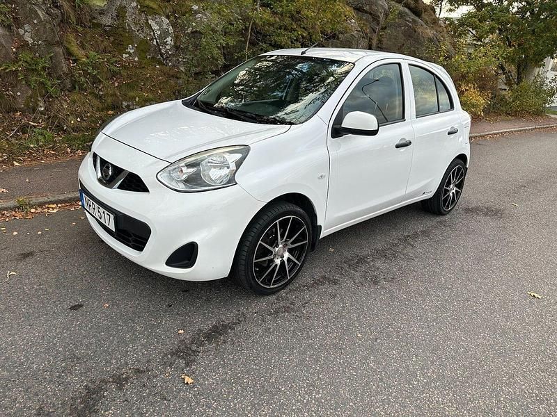 Vit Begagnad 2014 Nissan Micra Halvkombi | 69 900 kr (Dyr) - Bild 1/4