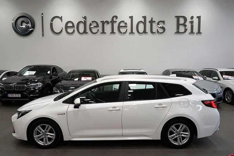 Vit Begagnad 2021 Toyota Corolla Kombi | 234 900 kr (Marknadspris) - Bild 1/4