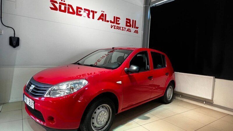 Röd Begagnad 2010 Dacia Sandero Halvkombi | 39 900 kr - Bild 1/4