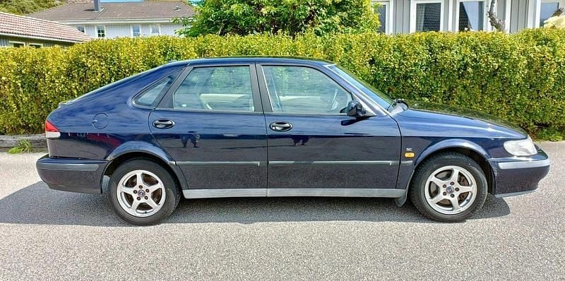 Blå Begagnad 2000 Saab 9-3 Halvkombi | 8 000 kr (Bra pris) - Bild 1/4