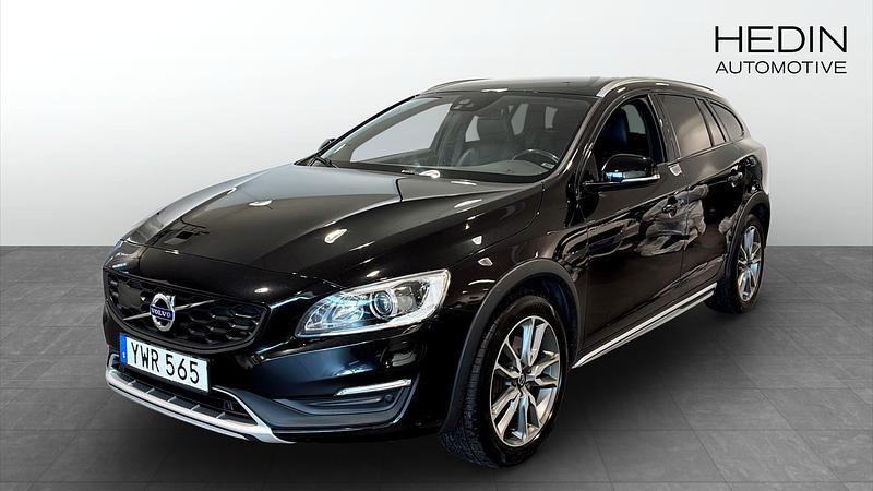Svart Begagnad 2017 Volvo V60 CC Kombi | 179 900 kr (Marknadspris) - Bild 1/4