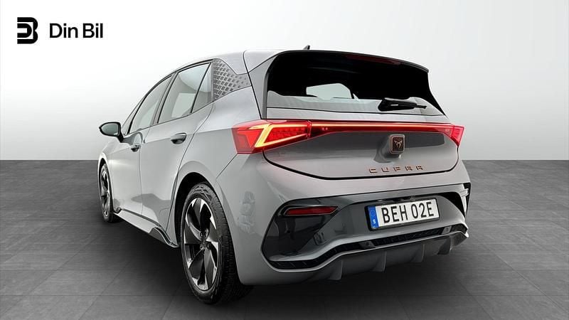 Begagnad Cupra Born e-Boost 169 kW (231 HK) 2023 Vapor grey Halvkombi