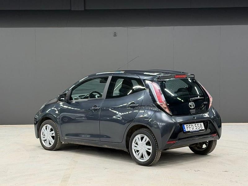 Begagnad Toyota Aygo X-play 69 HK (50 kW) 2017 Grå Halvkombi