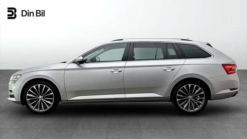 Begagnad Skoda Superb 2023 Silver Kombi