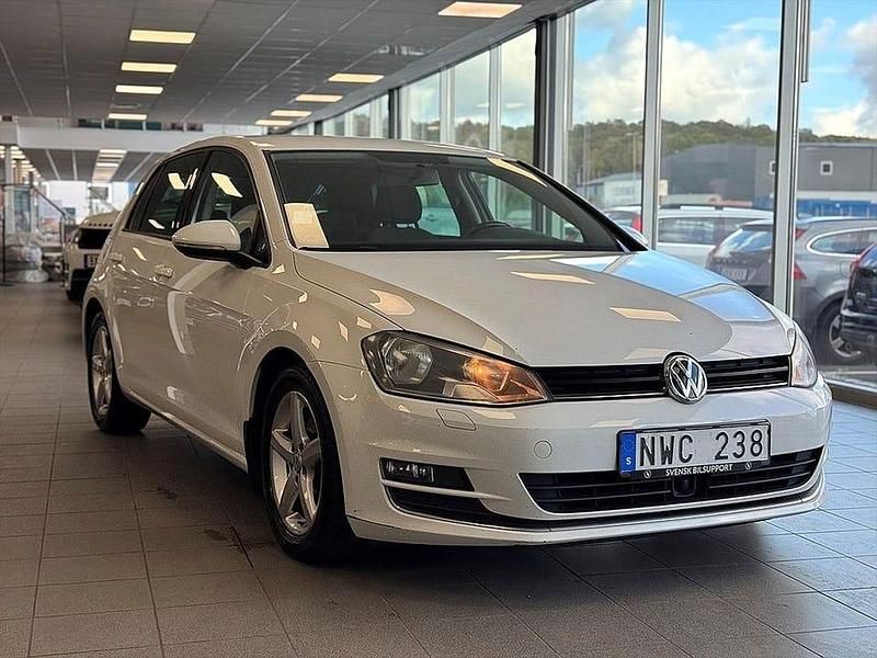 Vit Begagnad 2013 VW Golf VII Halvkombi | 129 900 kr (Lite dyr) - Bild 1/4