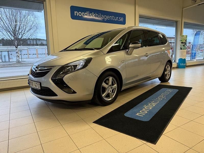 Grå Begagnad 2011 Opel Zafira Tourer Minibuss | 99 900 kr (Lite dyr) - Bild 1/4