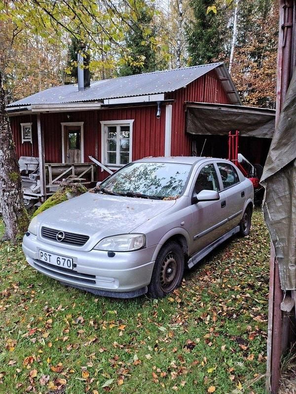 Grå Begagnad 2000 Opel Astra Halvkombi | 7 500 kr - Bild 1/4