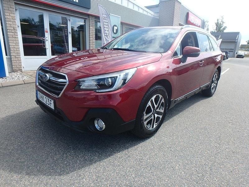 Ljusröd (vinrödmet) Begagnad 2019 Subaru Outback SUV | 219 500 kr (Marknadspris) - Bild 1/4