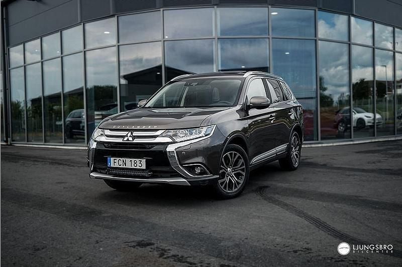 Brun Begagnad 2016 Mitsubishi Outlander SUV | 159 900 kr (Marknadspris) - Bild 1/4