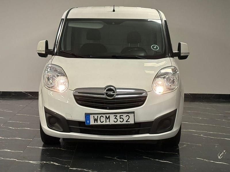 Begagnad Opel Combo 95 HK (69 kW) 2018 Vit Minibuss