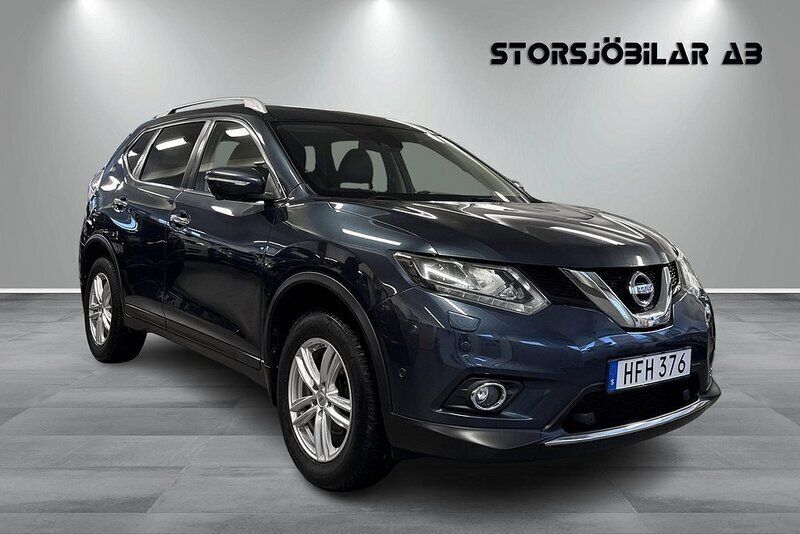 Mörkblå (blå) Begagnad 2015 Nissan X-Trail SUV | 129 000 kr (Marknadspris) - Bild 1/4