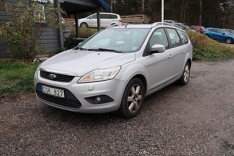 Silver Begagnad 2011 Ford Focus Kombi | 22 500 kr (Marknadspris) - Bild 1/4