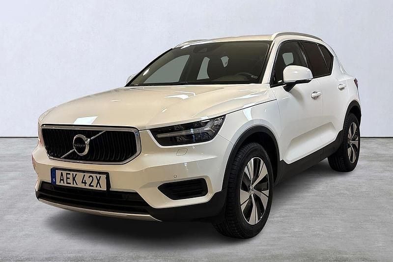 Vit Begagnad 2021 Volvo XC40 SUV | 319 900 kr (Lite dyr) - Bild 1/4