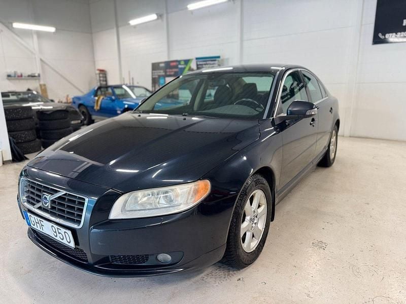 Svart Begagnad 2008 Volvo S80 Momentum Sedan | 20 000 kr (Superpris) - Bild 1/4